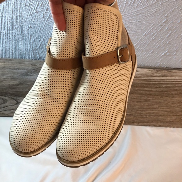 EMU Australia Women’s Suede Fabric Perforated Lightweight Booties SZ 8/8.5 Ankle - Picture 3 of 16